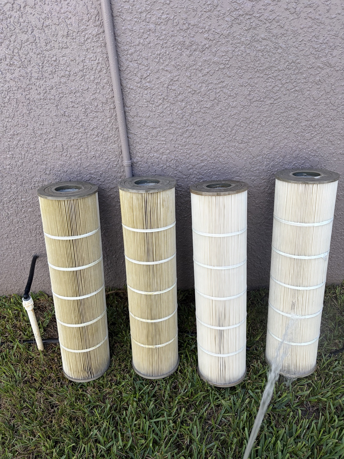 Filter cartridges during cleaning